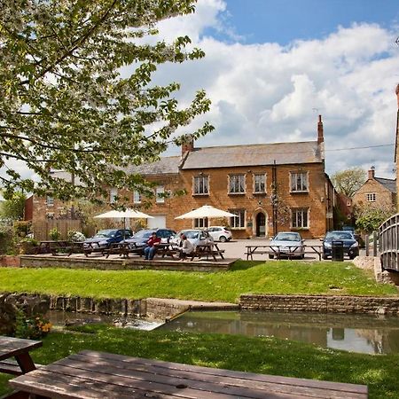 The Nevill Arms Hotel Medbourne Exterior foto